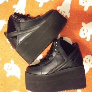 YRU Qozmo Hi black platform shoes